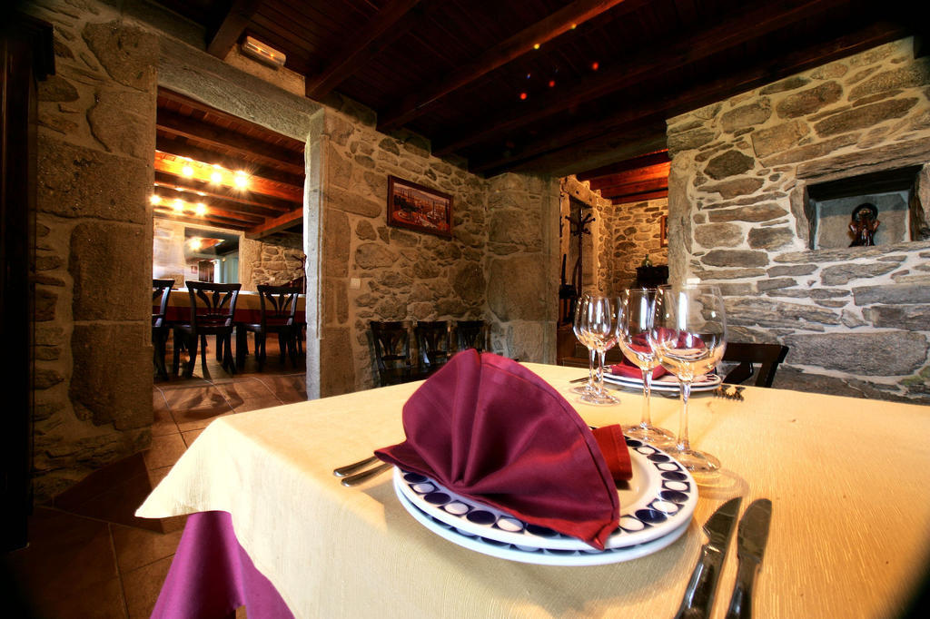 Casa Da Botica A Estrada Hostel Os Casares ภายนอก รูปภาพ